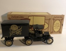 LEINENKUGEL BEER TRUCK DIECAST ERTL BANK 1918 FORD CAB AND TRAILER 2004