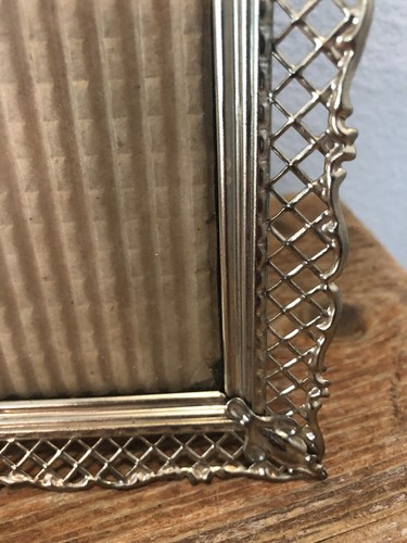 Set 2 quadri vintage 6 x 8 in metallo cornici tono oro filigrana floreale free standing - Foto 4 di 10