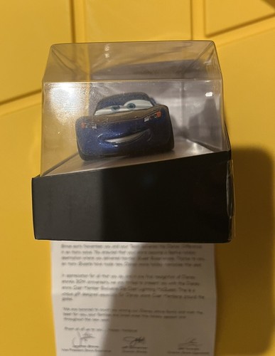 Disney Pixar Cars 3 Lightning McQueen Car 2017 Holiday Cast Member Exclusive NEW - Picture 4 of 8