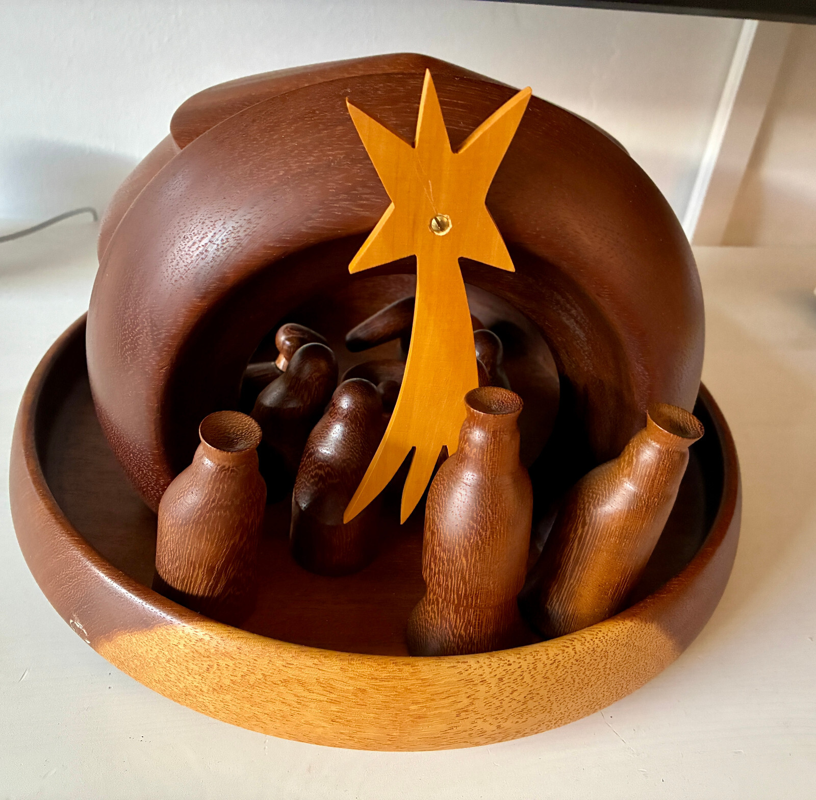 moderne, minimalistische Weihnachtskrippe aus Holz l heilige Familie