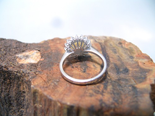 585er Weißgold Ring mit 16 Brillanten und einer Perle - Picture 4 of 5