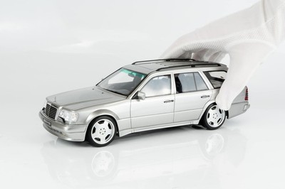 Otto Mobile - 1:18 Mercedes-Benz AMG 70TE (S124) Brilliant Silver