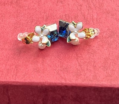 Aretes De Mujer  Con Flores Color Azul/ Blue Color XP