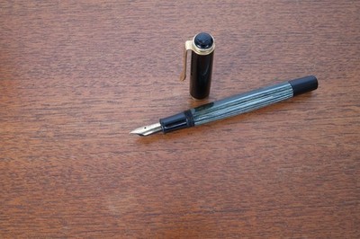 Pelikan 400 Füllfederhalter 1950 54 G. Wagner 14k Gold Script Feder M Ebonit RAR