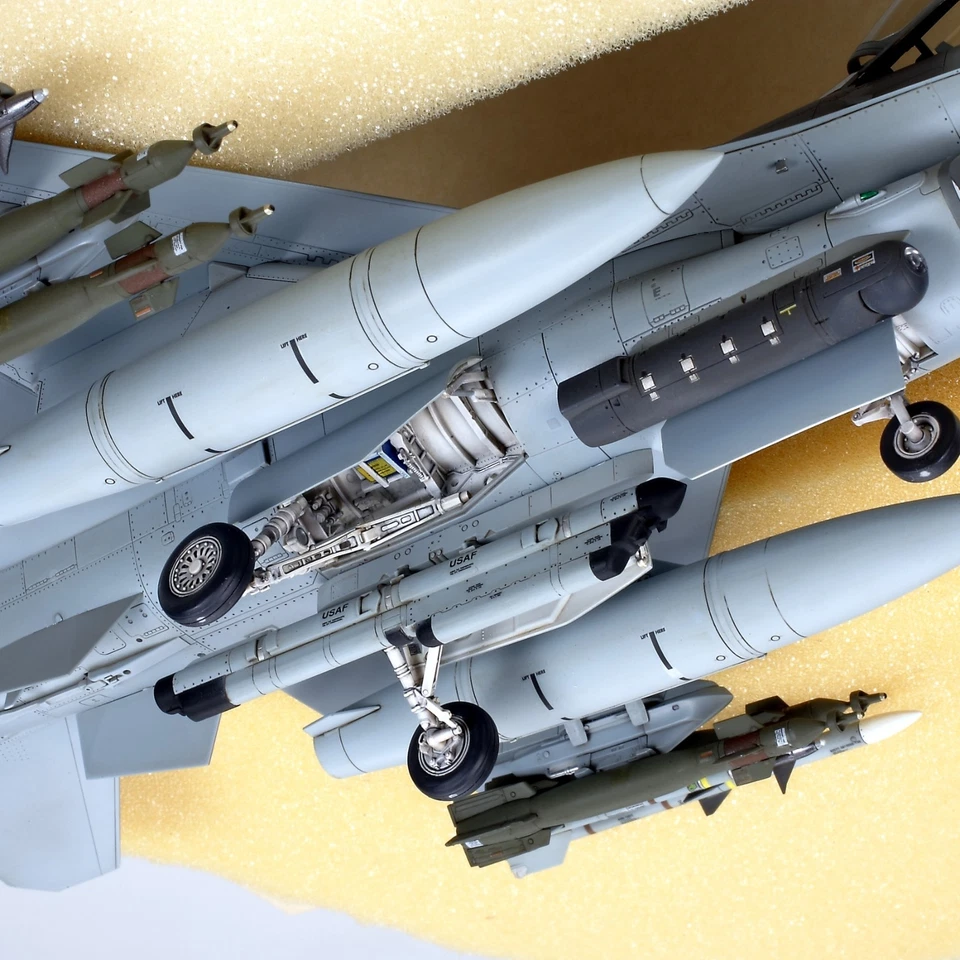 Lockeed F16 C caccia bombardiere kit tamiya 61101 1-48 aereo militare modellino - Immagine 4 di 4