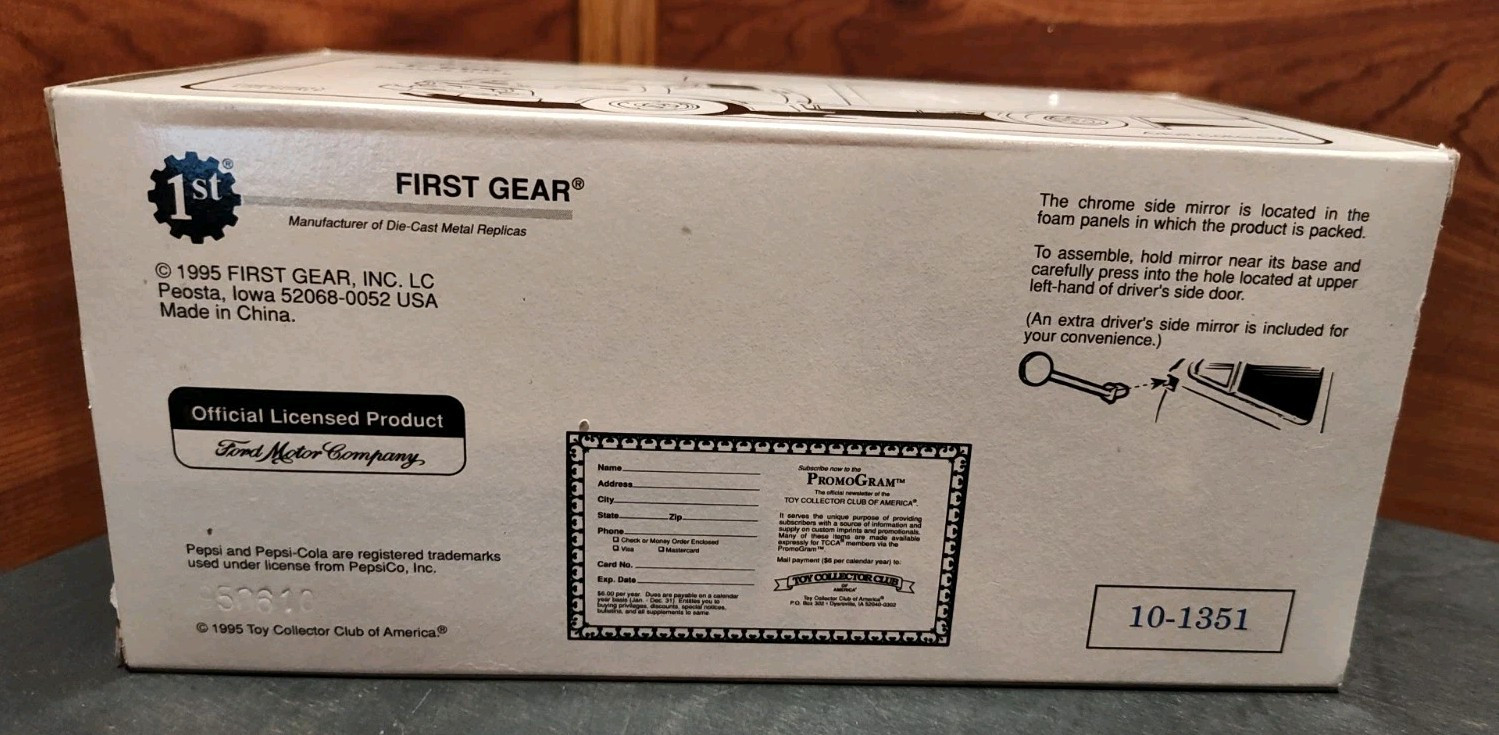 NIB 1995 FIRST GEAR PEPSI-COLA 1953 FORD F-6 C-600 STRAIGHT TRUCK 1:34 SCALE
