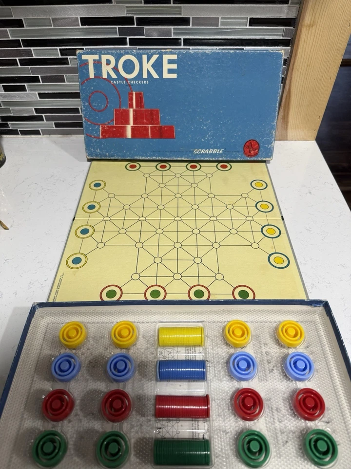 Vintage 1961 Selchow & Righter Co Troke Castle Checkers Board Game Complete - Image 2 of 4