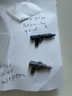 2 Vintage Star Wars Weapons Gray Pilot Blaster  Cloud Car Blue Bespin , 100% Ori