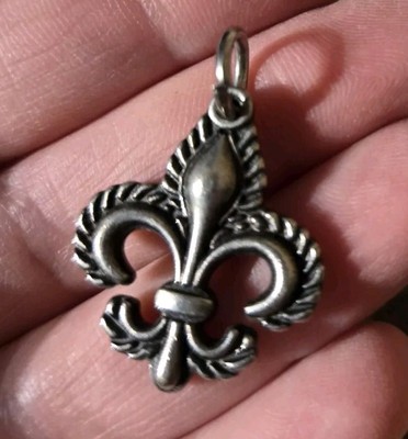 Pendant Silver Tone Fleur De Lis Cajuncore Mardi Gras Jewelry 