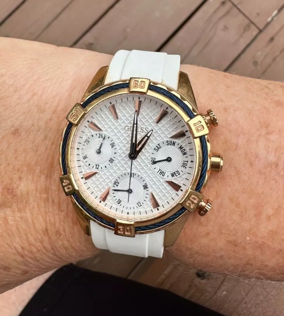 W0562l1 guess best sale watch