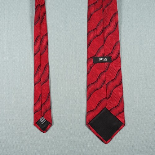 Hugo Boss Tie Mens Red Black Striped Waves Silk Italian Formal Suit Smart Office - Picture 9 of 16