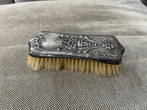 Antike American Silverplate Co. versilberte Bürste mit Gesicht Instrument Blumen