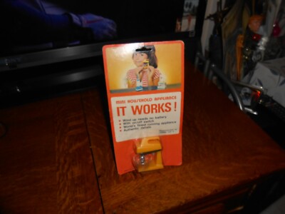 VINTAGE MINI HOUSEHOLD APPLIANCE BLENDER [IT WORKS] WIND UP NO BATTERY B/NEW FS!
