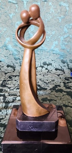 Escultura de bronce firmada original rara arte moderno abstracto milo pareja besándose1 - Imagen 11 de 12