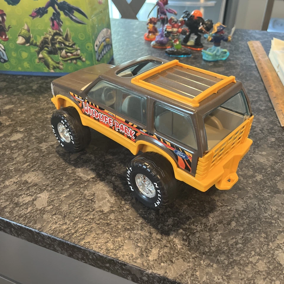 Wildlife Park Nylint Ford Toy Car. Vintage - Image 2 of 4