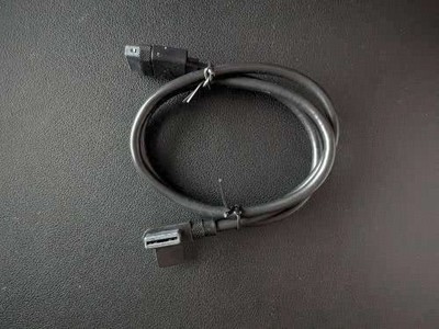 Corsair iCUE LINK Slim-Kabel, 600mm, 90° abgewinkelt, schwarz