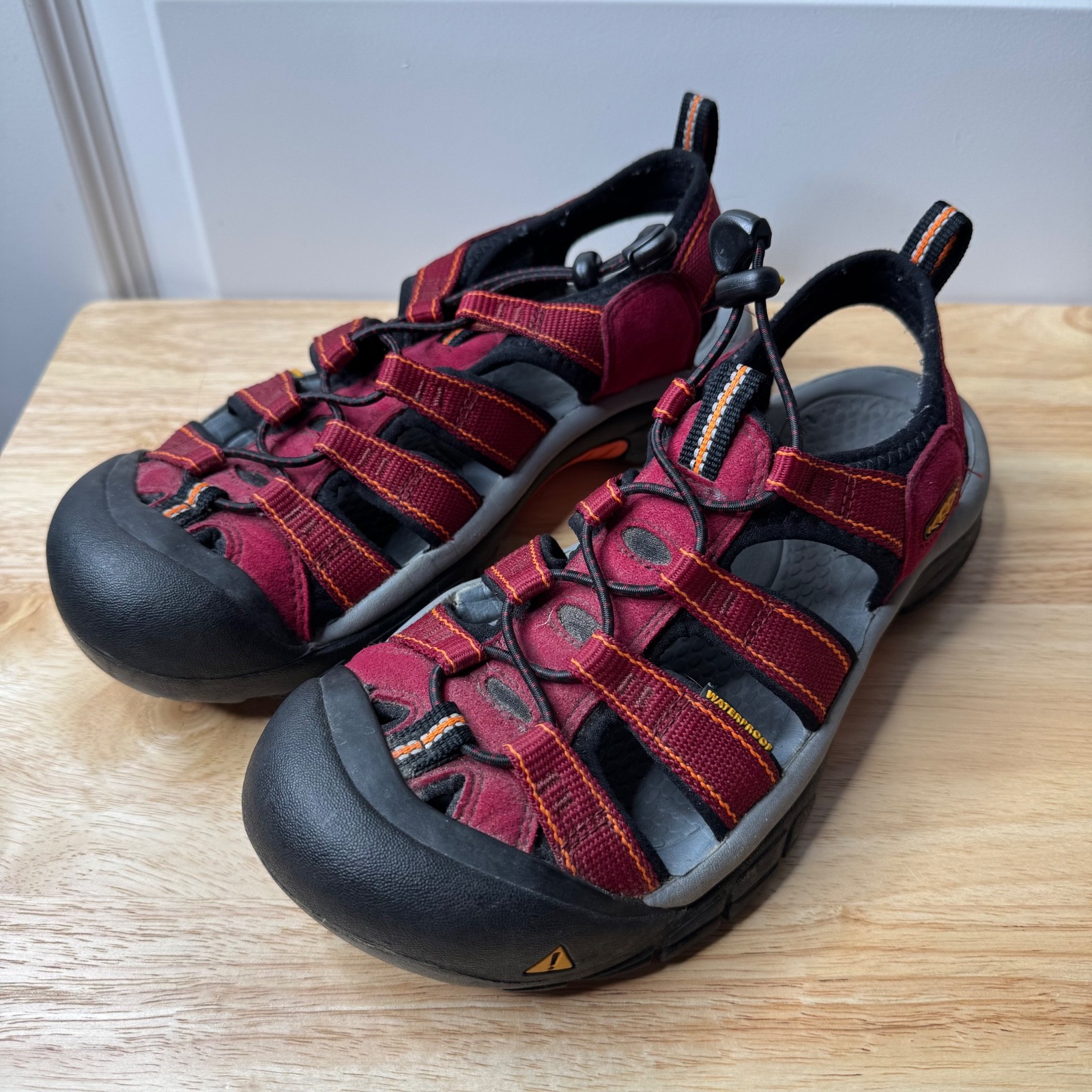 Keen Womens Newport H2 Waterproof Hiking Sandals Size 8.5 in Rare Deep Red