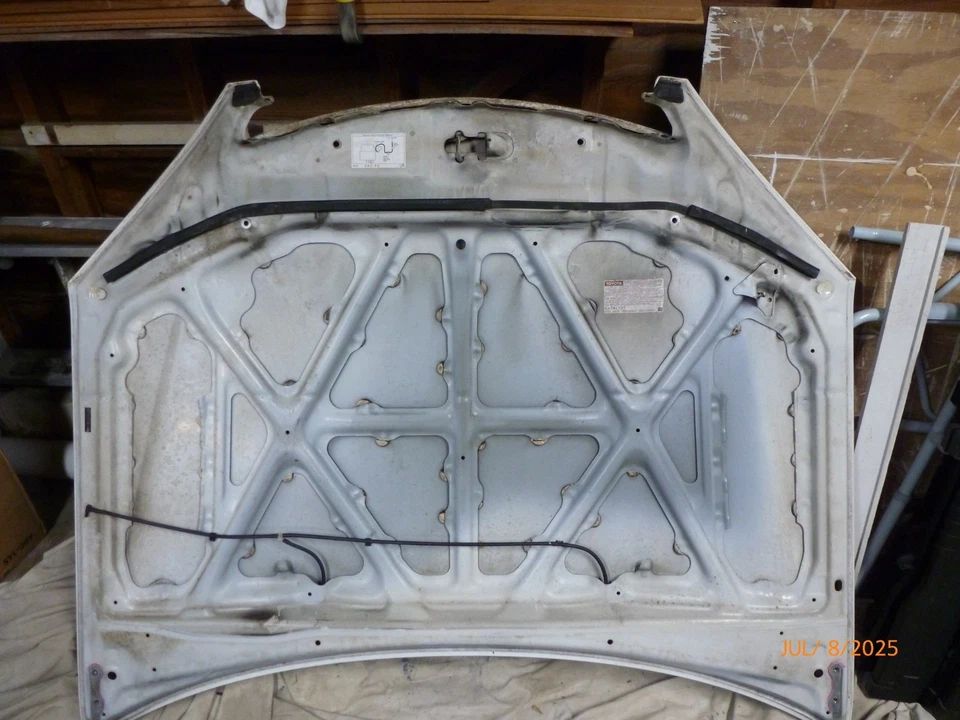 Capó Toyota Camry blanco 2005-2006 Foto 2 de 4