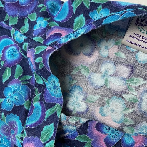 S.C.R.U.B.S. Scrub Top Sz Large Black Turquoise Purple Pansy Flower Floral Print - Picture 11 of 13