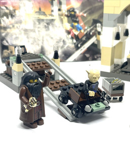 LEGO Harry Potter Gringotts Bank 4714 4 Minifigs Missing Blk Owl No Orig Box