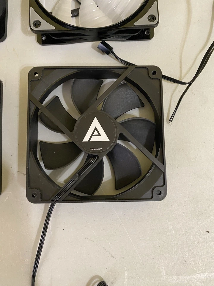 3 +1 Apevia CF1012S-BK Computer Case Fan Black 120mm 3 Pin 57 CFM Original Black - Image 3 of 4