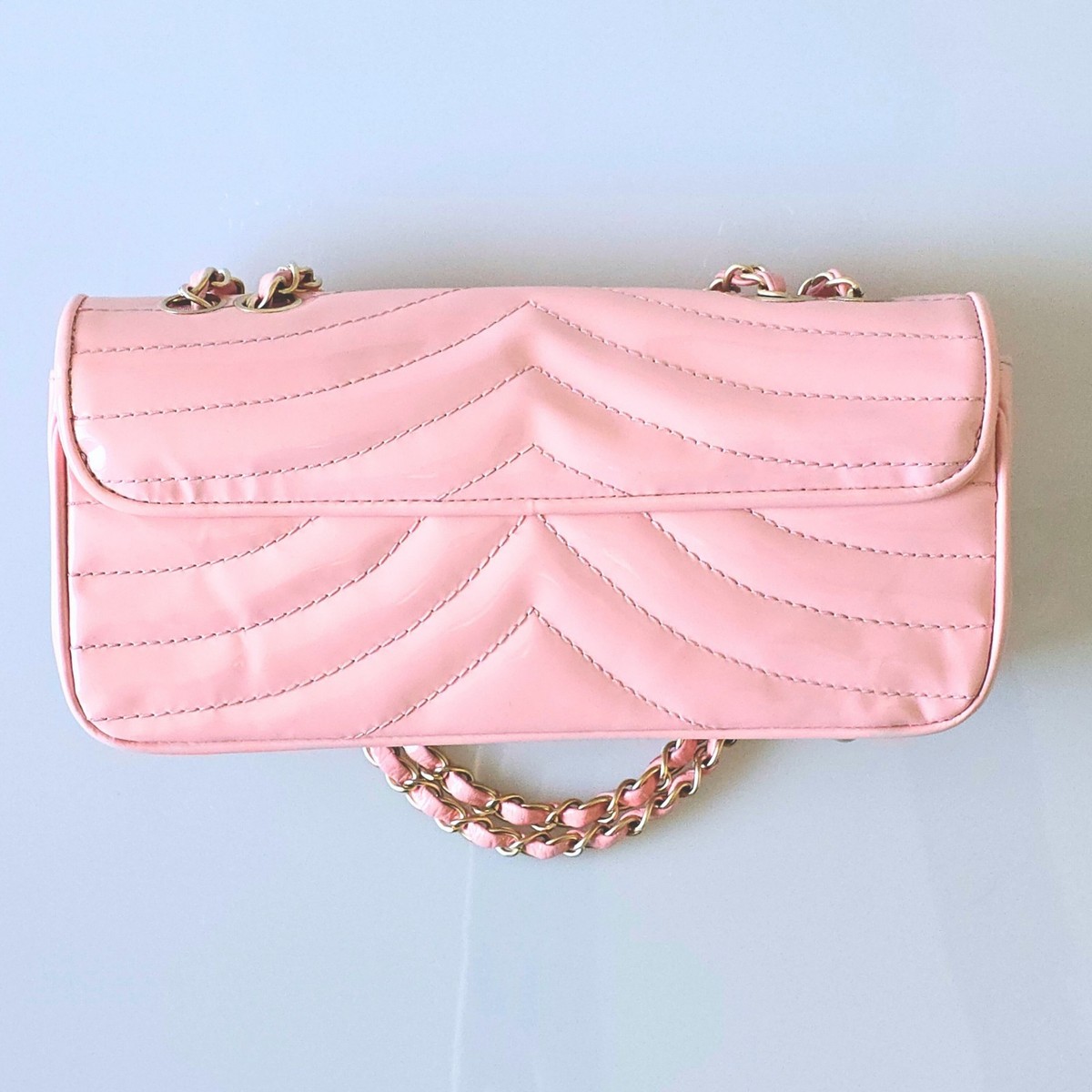 CHANEL パース　マドモアゼル　Vステッチ　ピンク CHANEL Mademoiselle Chic Flap Medium Leather Shoulder Bag