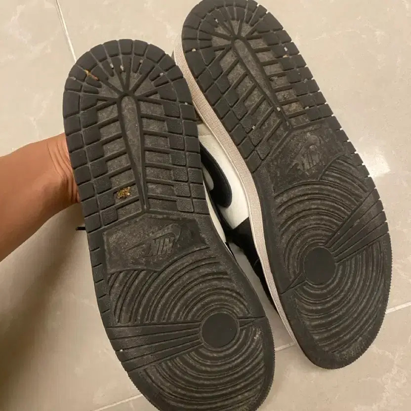 Nike Jordan 1 Low Mocha 270 Sneakers thumbnail 8