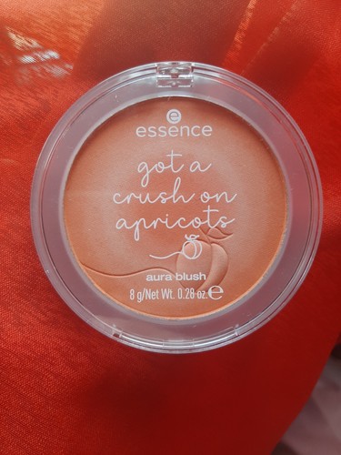 Essence limited edition crush on apricots and bloom light blush - Picture 4 of 11
