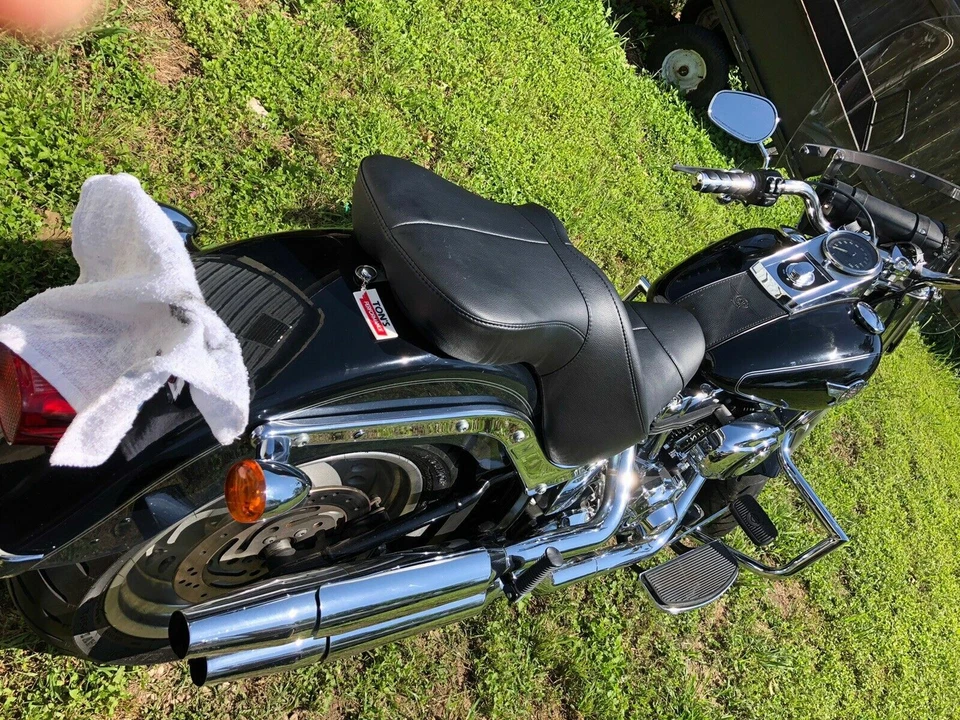 Guardabarros trasero Harley Davidson antirrobo asiento montaje perno con tapa bloqueo Sturgis Foto 3 de 4