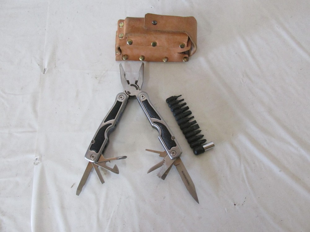 Multi Tool Winchester 2CR with Bits and Leather Sheath