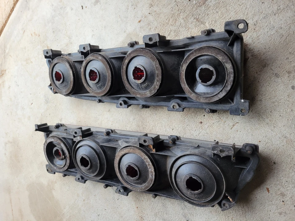 Par de luces traseras izquierda y derecha Pontiac Firebird 1974-78 transmisión automática OEM 1975 1977 Foto 3 de 4