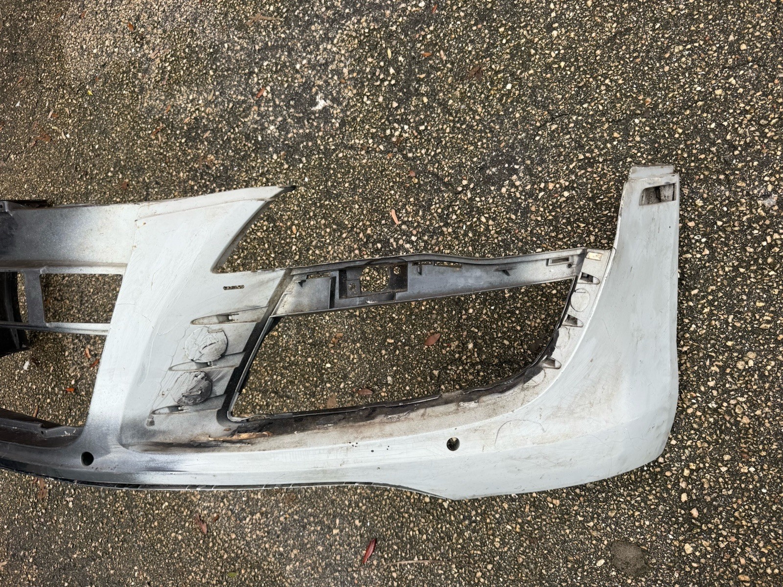2010 - 2012 AUDI R8 FRONT BUMPER COVER 420807437 OEM