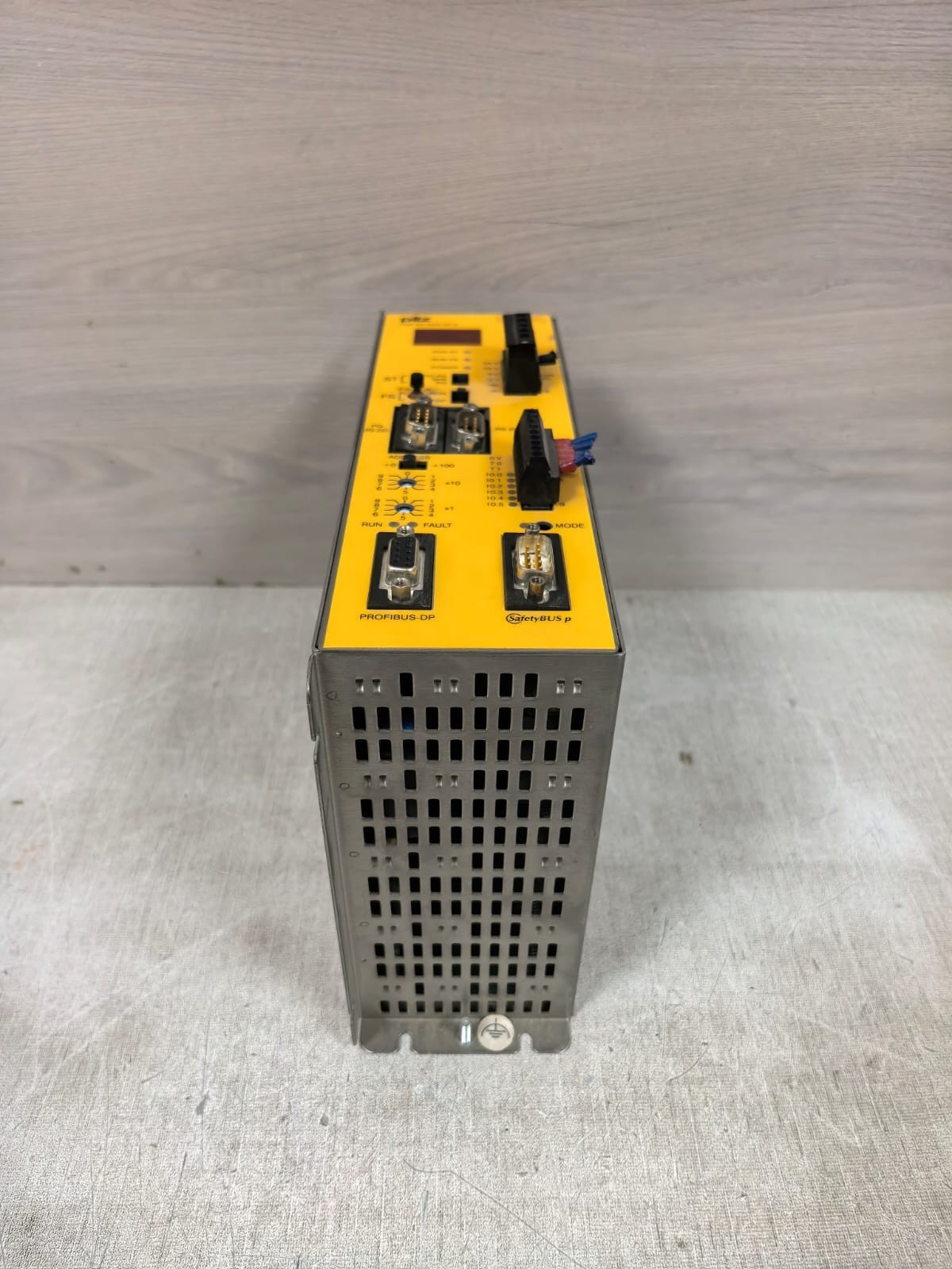 Pilz 301460 PILZ PSS SB 3006 DP-S 301460 SAFETYBUS SYSTEM CONTROLLER 13
