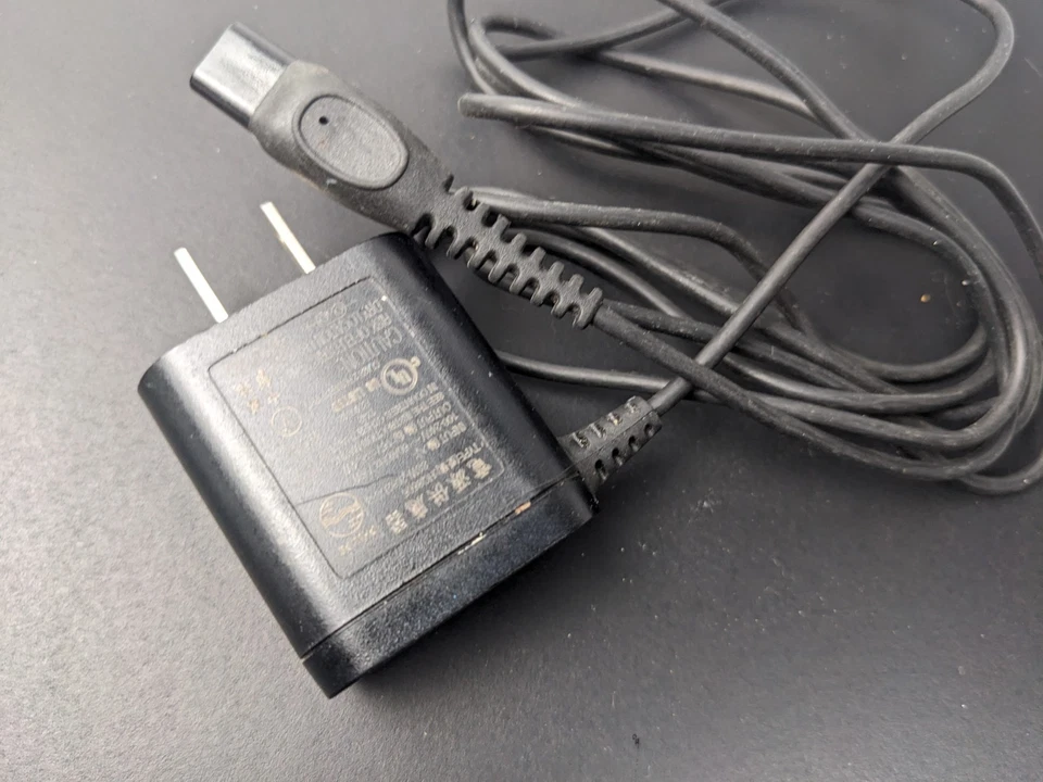 Phillips Norelco AC adapter model HQ8505 Output 15V - Image 2 of 4