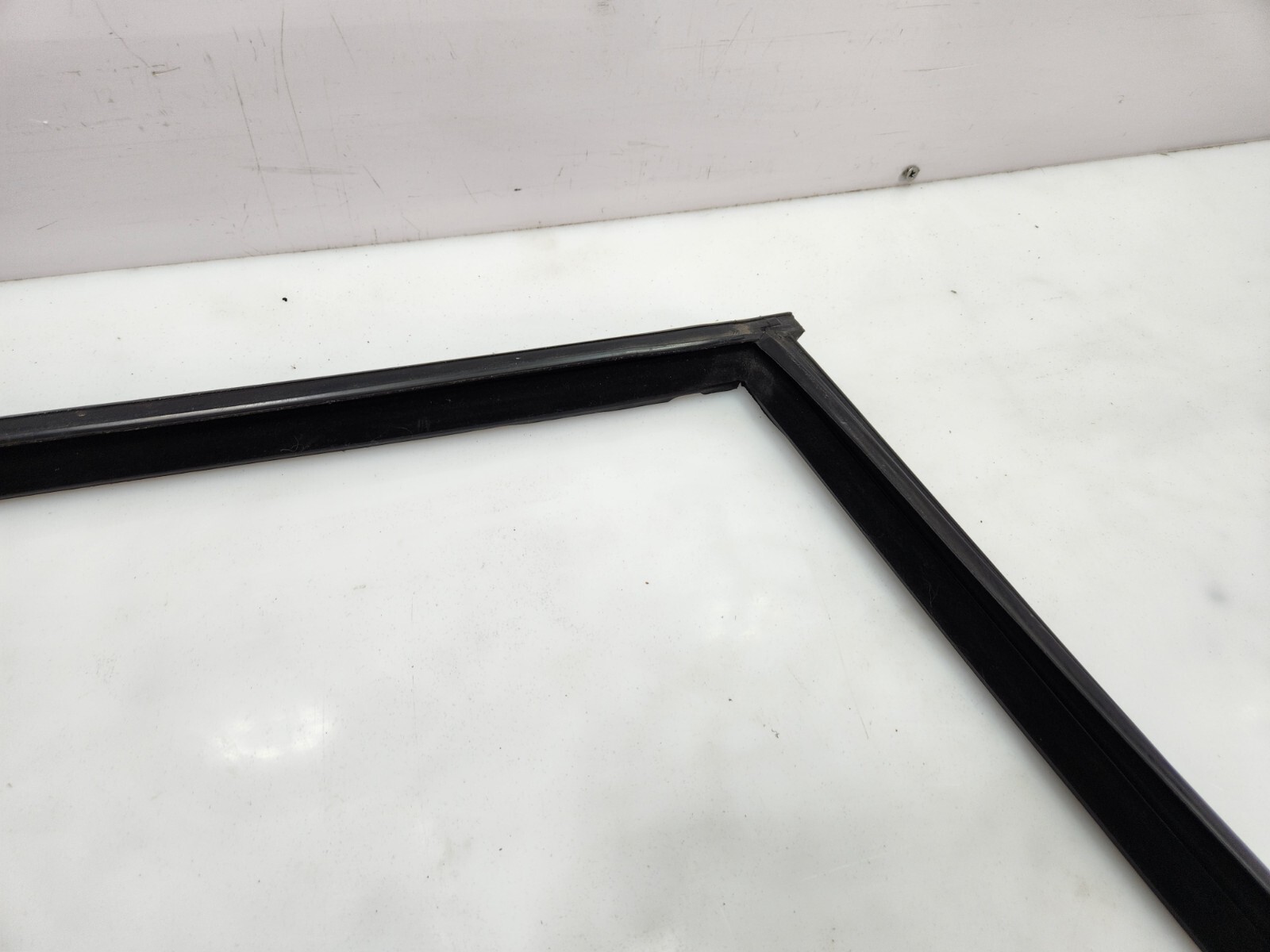 ✅ 10-14 OEM Rolls-Royce Ghost RR4 Rear Right Passenger Door Rubber Window Guide