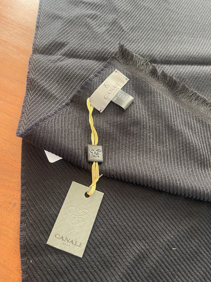 Bufanda canali para hombre azul marino hecha en Italia nueva con etiquetas $295 Foto 3 de 4