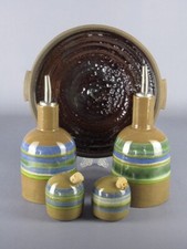 Vintage Set F&uuml;r Gew&uuml;rzbeh&auml;lter Aus Bemaltem Gres Mit Emaille Modernariato