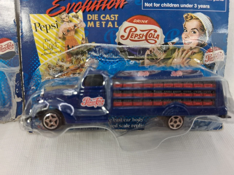 Lote de 2 camiones botella Golden Wheels Pepsi Cola fundidos a presión escala 1:87 HO Foto 3 de 4