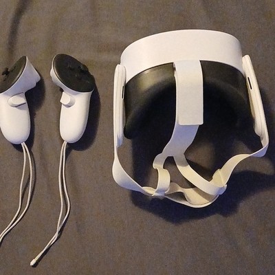 Meta Quest 3s Standalone VR Headset 120Hz w/ Controllers, White