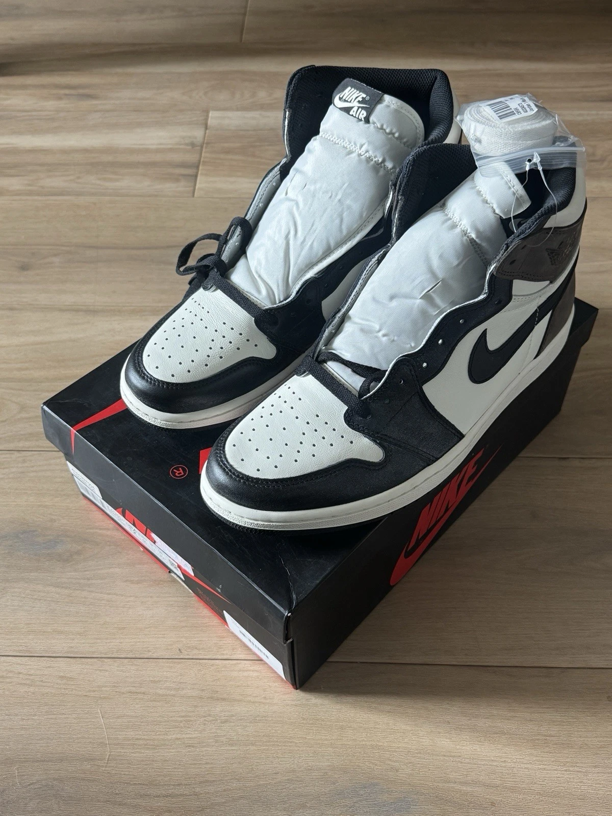 Nike Jordan 1 Retro OG High Dark Mocha UK 11 US 12 nuove autentiche