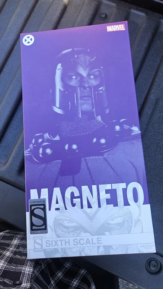 Marvel X-Men Magneto Sideshow Escala 1/6 EXCLUSIVO com Capacete Cerebro  - Imagem 2 de 4