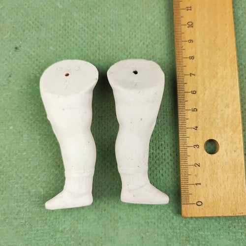 Antique porcelain dollhouse doll legs, wire fixed, 3.1", 79 mm, Germany - Picture 4 of 4