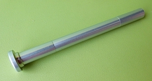 Axe de roue arrière TXT Gasgas usiné CNC haute précision pour bras oscillant