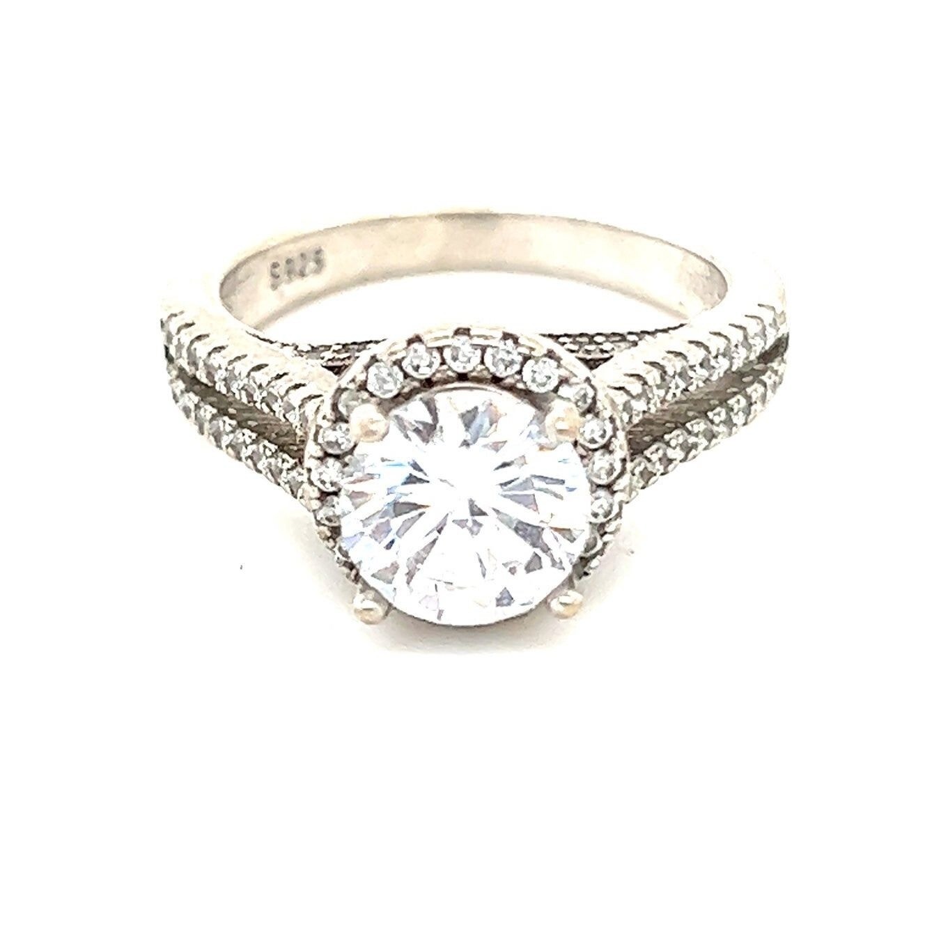 Lovely Solitaire Ring - image 1