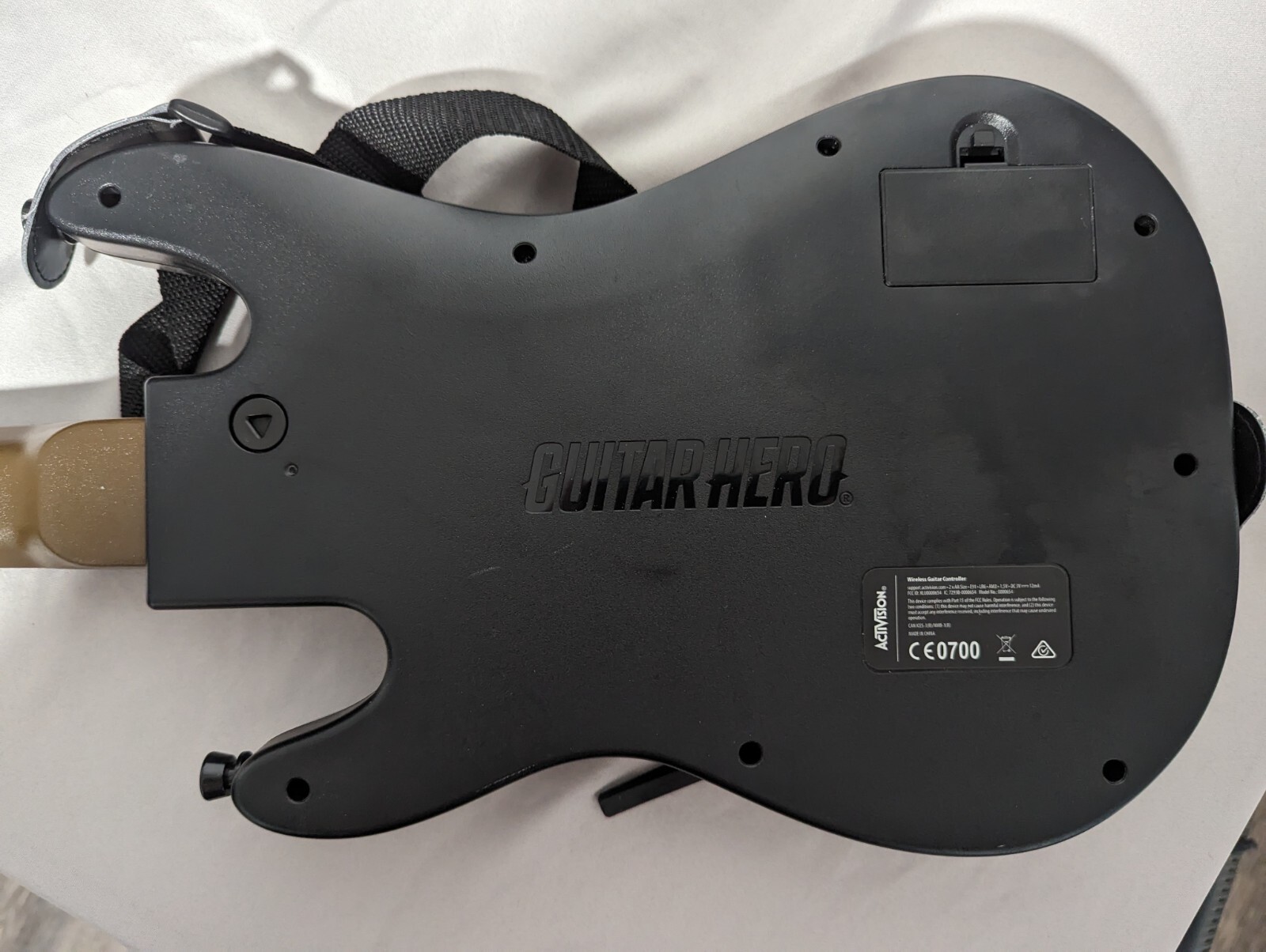 2 Guitar Hero Live Game Bundle Wireless Guitars PS4 PS3 Xbox One PS4 No