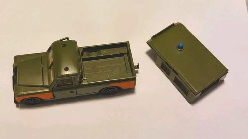 Vintage Dinky Green 109 Land Rover with removable Hard top roof in G Condition.