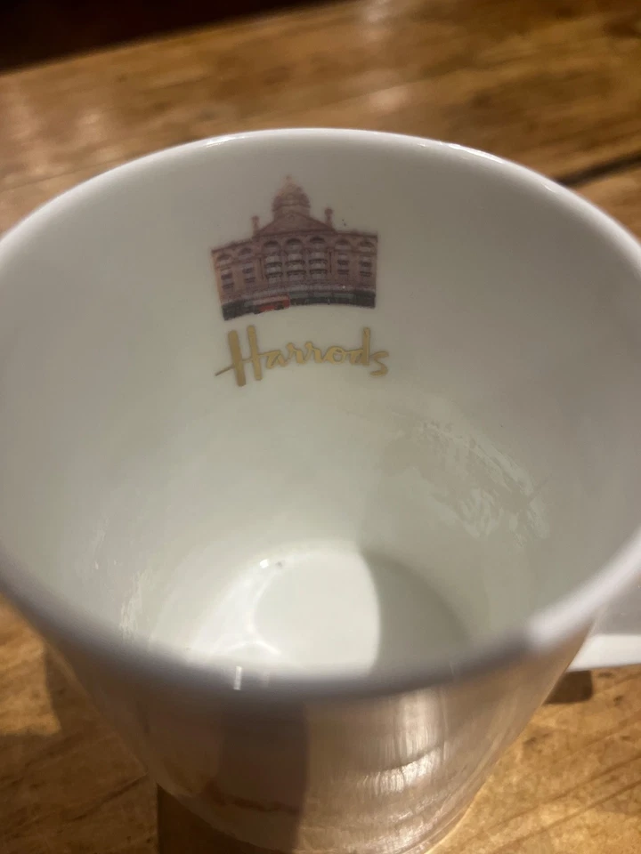 bone china Harrods mug with gold lettering and Harrods store - Image 4 of 4