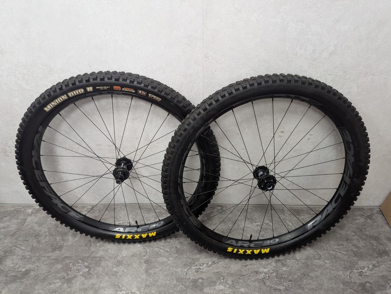 29" Boost Wheelset - RaceFace ARC 30 - DT Swiss Hubs + Maxxis Tyres