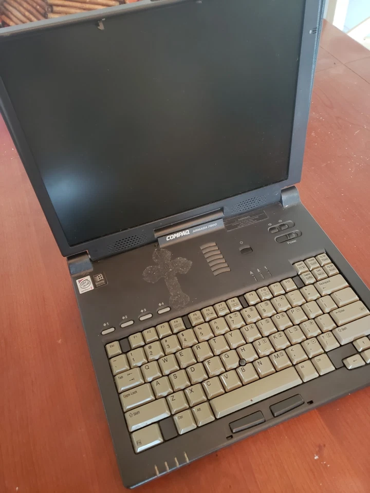 RARE Compaq Armada 7800 AS IS - Image 2 of 2