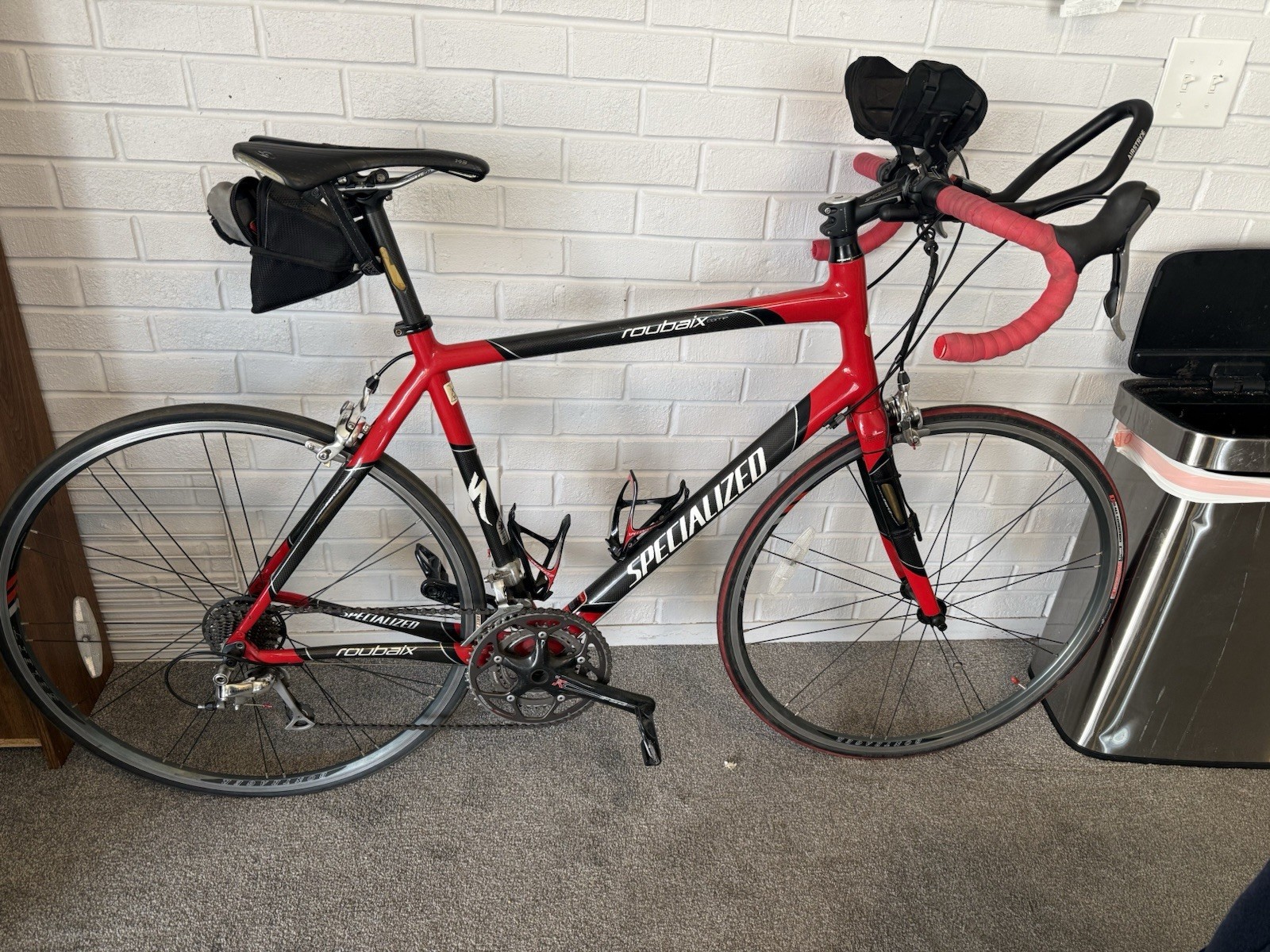 Specialized Roubaix Road Bike 700C Red/Black Caliper Brake Drop Bar